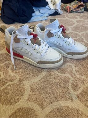 Nike Kids White and Red Jordan Spizike Brooklyn Sneakers size 3.5